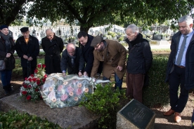  El conselleiro de Cultura, Educación e Ordenación Universitaria, Román Rodríguez, participó en la ofrenda floral a Ramón María del Valle-Inclán