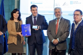 El conselleiro, Román Rodríguez, la directora de la Amtega, Mar Pereira, y el editor de Ir Yendo, Bieito Contento, presentaron el proyecto esta mañana