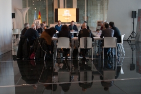 La Consellería de Cultura, Educación e Ordenación Universitaria y el Ayuntamiento de Santiago de Compostela mantuvieron una reunión con los autores y autoras que participarán en la Feria del Libro de Buenos Aires 2016