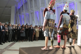El titular de la Xunta inauguró la exposición Con-Fío en Galicia?