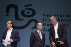 Xesús Vázquez Abad presenta en el Salón Teatro compostelano lo ?Proyecto Nosotros?, que promoverá el desarrollo de los sistemas teatrales de Galicia y de Portugal Xesús Vázquez Abad presenta en el Salón Teatro compostelano lo ?Proyecto Nosotros?, que promoverá el desarrollo de los sistemas teatrales de Galicia y de Portugal