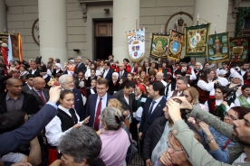 O titular da Xunta asistiu esta tarde á celebración da festividade Bos Aires Celebra Galicia, que tivo lugar na avenida de Maio da capital arxentina e na que a colectividade galega é a principal protagonista