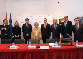 El conselleiro de Cultura e Educación participó en el acto de firma del acuerdo que implica el regreso a Padrón del archivo Ramón Baltar Feijóo y Ernesto Baltar Santaló