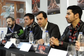 Jaime Pablo Díaz y Carlos Rodríguez son los directores artísticos de este espectáculo, realizado con el apoyo de la Agadic Jaime Pablo Díaz y Carlos Rodríguez son los directores artísticos de este espectáculo, realizado con el apoyo de la Agadic
