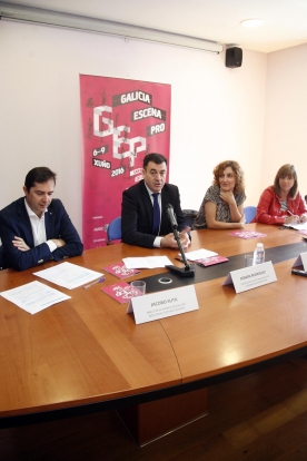 A oferta para os axentes culturais inscritos inclúe a presentación de 10 montaxes en formato showcase, unha sesión pitching na que se adiantarán outros 10 títulos en proxecto, un seminario de e-mail marketing e un concerto de Xabier Díaz Trío 