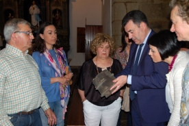 Román Rodríguez visitou hoxe este templo, no que se emprenderán actuacións de posta en valor Román Rodríguez visitou hoxe este templo, no que se emprenderán actuacións de posta en valor