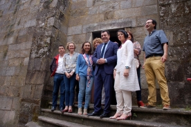 Román Rodríguez visitou hoxe este templo, no que se emprenderán actuacións de posta en valor Román Rodríguez visitou hoxe este templo, no que se emprenderán actuacións de posta en valor