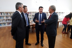 El conselleiro y el vicepresidente de la Fundación Repsol firmaron un nuevo acuerdo de colaboración en el que se enmarca la décima edición del certamen