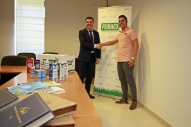 El conselleiro de Cultura, Educación e Ordenación Universitaria, Román Rodríguez, participó en la entrega de premios que otorga Feiraco