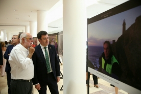 O conselleiro de Cultura, Educación e Ordenación Universitaria, Román Rodríguez, inaugurou hoxe no Gaiás a exposición ‘Rostros do país’ O conselleiro de Cultura, Educación e Ordenación Universitaria, Román Rodríguez, inaugurou hoxe no Gaiás a exposición ‘Rostros do país’
