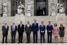 O presidente da Xunta e o conselleiro de Cultura acompañan a S.M. El-Rei na inauguración da exposición do Centenario do nacemento de Cela