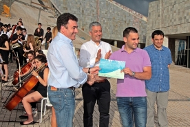 O conselleiro de Cultura, Eduación e Ordenación Universitaria e o secretario xeral de Política Lingüística clausuran o  I Festival de Bandas Infantís e Xuvenís