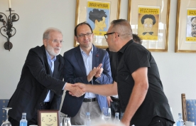 O portugués António Santos-Santiagu e o pontevedrés Andrés Simal González foron os gañadores da segunda edición da Festa da Caricatura Cidade de Ferrol O portugués António Santos-Santiagu e o pontevedrés Andrés Simal González foron os gañadores da segunda edición da Festa da Caricatura Cidade de Ferrol