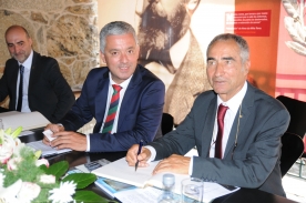 El secretario general de Política Lingüística, Valentín García, participó esta mañana en el acto de entrega del premio 'Celanova, casa dos poetas' El secretario general de Política Lingüística, Valentín García, participó esta mañana en el acto de entrega del premio 'Celanova, casa de los poetas'