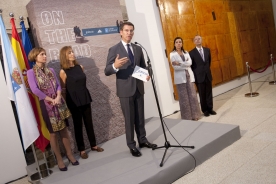 O presidente da Xunta inaugurou a exposición 'On the road'