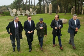 O titular de Cultura participou hoxe na presentación do libro ‘Fundación Manolo Paz Arte Contemporáneo’ e cualificou a publicación de “imprescindible” para aqueles interesados no sobranceiro escultor cambadés