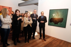Percorrido pola mostra que conta con medio cento de pinturas, esculturas, obras murais e fotografías