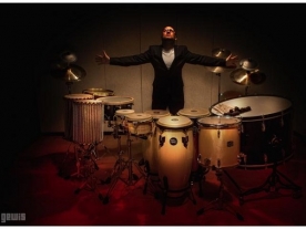 'Kableado', título de la sesión de percusión, electrónica y arte visual de Roberto Oliveira