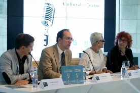 O secretario xeral de Cultura, Anxo Lorenzo; a responsable de Programas da Radio Galega, Gloria Ferreiro; e a xornalista e escritora Ana Romaní, condutora do Diario Cultural, presentaron esta mañá na Cidade da Cultura as bases da nova edición do certame  Autor: Xoán Crespo