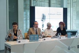 El secretario xeral de Cultura, Anxo Lorenzo; la responsable de Programas de la Radio Galega, Gloria Ferreiro; y la periodista y escritora Ana Romaní, conductora del Diario Cultural, presentaron esta mañana en la Cidade da Cultura las bases de la nueva edición del certamen