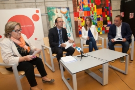 O secretario xeral de Cultura, Anxo Lorenzo, e a directora xeral de Comercio, Sol Vázquez, presentaron en rolda de prensa o programa 'Venres nas librarías" 